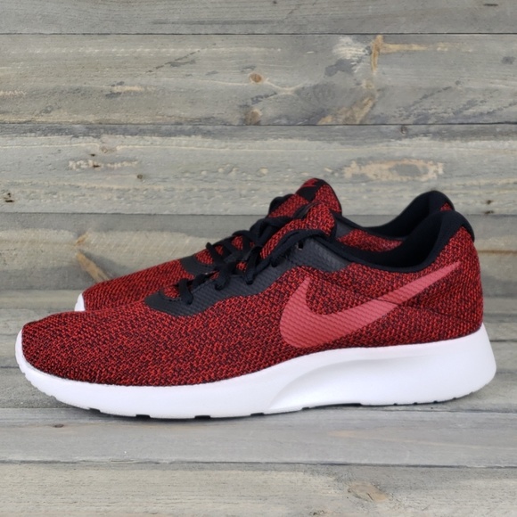 New Men's Nike Tanjun SE Running Shoe Gym Red - Picture 2 of 7